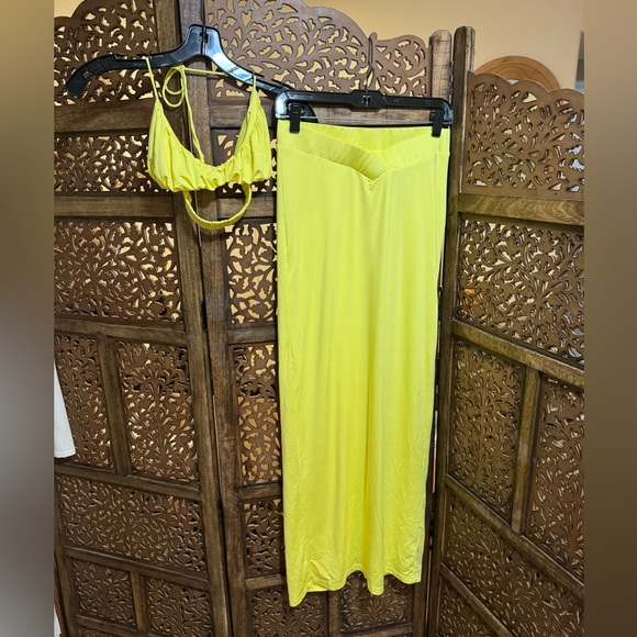 NEW Superdown Raquel Skirt Set in Yellow - Picture 3 of 4